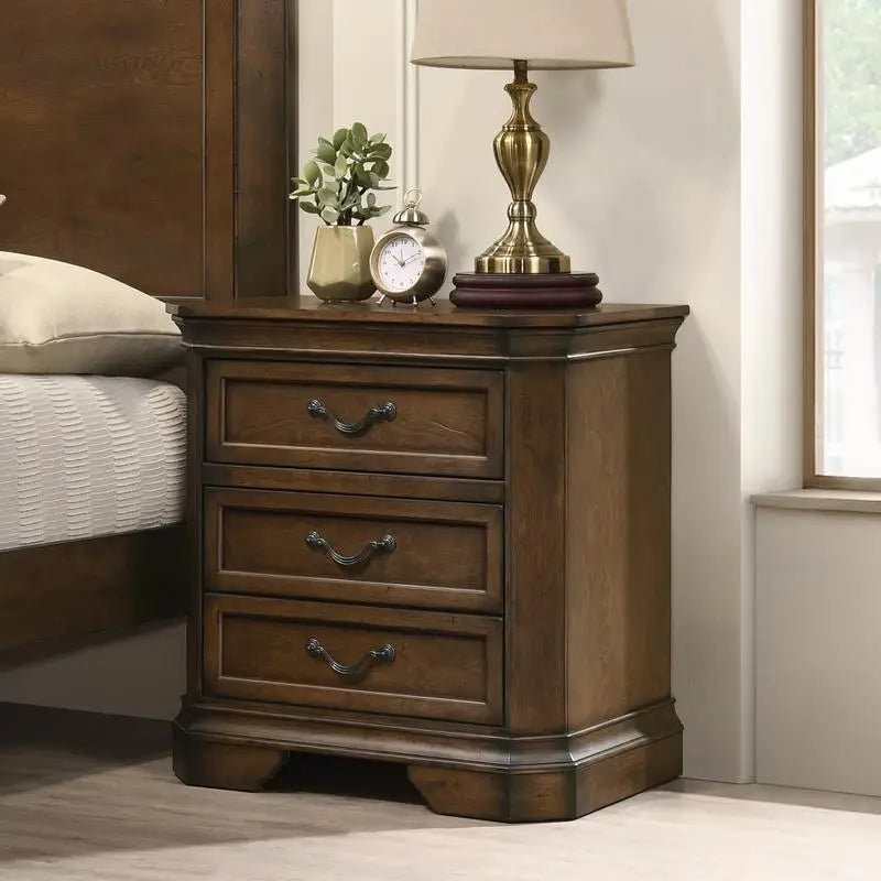 Traditional 3 Piece Wood Bedroom Set With Queen Panel Bed